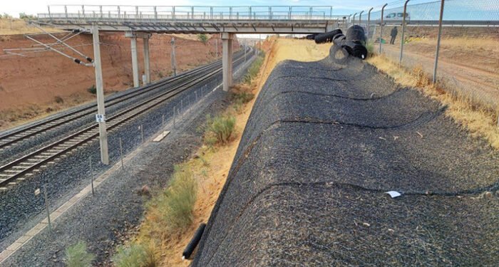 Adif adjudica por 51 millones de euros los servicios de mantenimiento del control de tráfico de la LAV Madrid-Comunitat Valenciana-Murcia 1 Adif adjudica por 51 millones de euros los servicios de mantenimiento del control de tráfico de la LAV Madrid-Comunitat Valenciana-Murcia