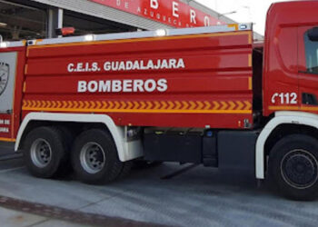 Extinguido el incendio en un almacén de fontanería de Cabanillas: dos trasladados al hospital y cuatro atendidos in situ 1 Bomberos Guadalajara