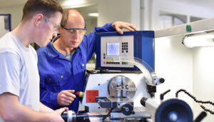 Castilla-La Mancha, primera comunidad autónoma en publicar la orden por la que la Formación Profesional pasa a ser DUAL