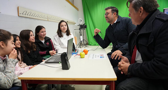 Comienza la entrega de alrededor de 37.400 dispositivos electrónicos en centros educativos de Castilla-La Mancha