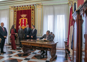 Dolz califica como “día para el recuerdo” la visita de los Reyes de España, quienes han inaugurado el nuevo Hospital y recorrido el Ayuntamiento