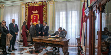 Dolz califica como “día para el recuerdo” la visita de los Reyes de España, quienes han inaugurado el nuevo Hospital y recorrido el Ayuntamiento