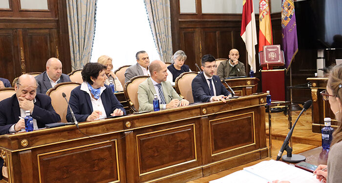 El PP denuncia que Vega se atribuye la aprobación de convenios con la Junta de hasta 100.000 euros que ahora correspondía al Pleno 1 El PP denuncia que Vega se atribuye la aprobación de convenios con la Junta de hasta 100.000 euros que ahora correspondía al Pleno