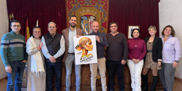 El cartel de la XLIV Feria Apícola de Pastrana es un ‘Homenaje a la mujer’ del diseñador murciano Rubén Lucas