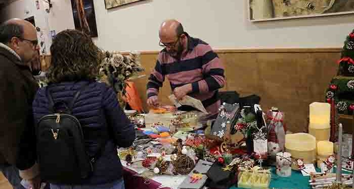 El mercadillo del puente de la Constitución le da el Pistoletazo de salida a la Navidad almorcileña