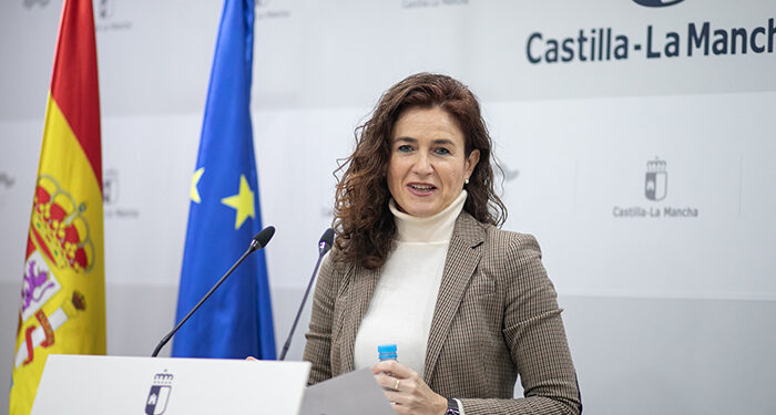 El paro baja en más de 8.000 personas en Castilla-La Mancha en el último año y el empleo consolida su cifra récord después de crecer en noviembre 1 El paro baja en más de 8.000 personas en Castilla-La Mancha en el último año y el empleo consolida su cifra récord después de crecer en noviembre