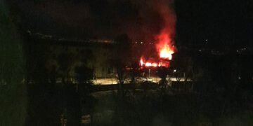 Extinguido un incendio en una antigua nave del Tyce, junto a la antigua cantina del Fuerte de San Francisco