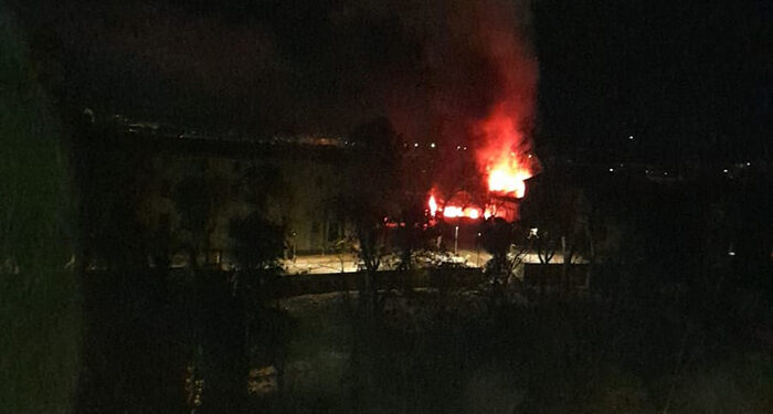 Extinguido un incendio en una antigua nave del Tyce, junto a la antigua cantina del Fuerte de San Francisco 1 Extinguido un incendio en una antigua nave del Tyce, junto a la antigua cantina del Fuerte de San Francisco