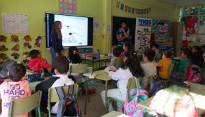 Más de 150 escolares del CEIP Alcarria participan en charlas sobre la importancia del agua y su aplicación en el deporte de salvamento acuático