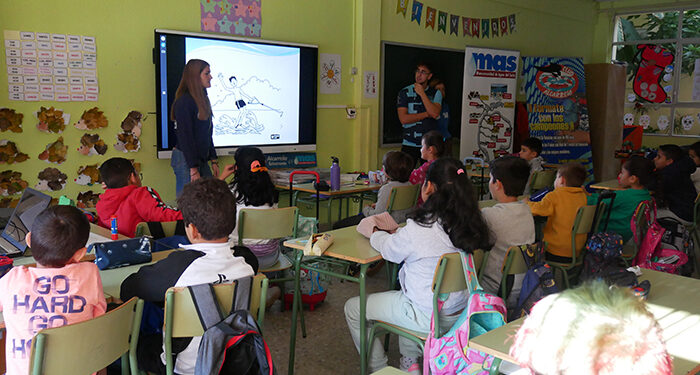 Más de 150 escolares del CEIP Alcarria participan en charlas sobre la importancia del agua y su aplicación en el deporte de salvamento acuático 1 Más de 150 escolares del CEIP Alcarria participan en charlas sobre la importancia del agua y su aplicación en el deporte de salvamento acuático