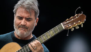 Guitarra solidaria para el fin de año en Landete con el concertista Rafael Serrallet