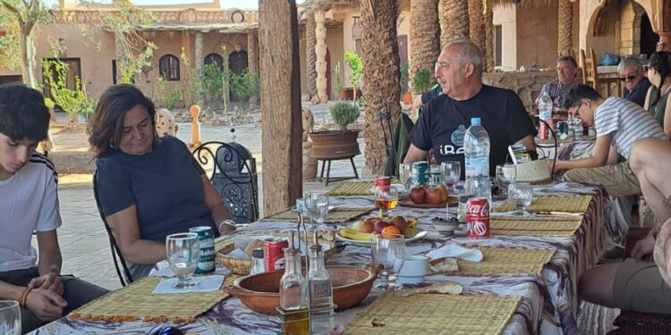 Dos conquenses en el Sáhara. Cuarta etapa Tuareg. Dunas y el mercado de Rissani