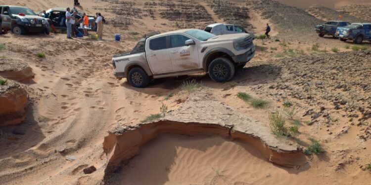 Dos conquenses en el Sáhara. Quinta jornada de incidencias y el hotel de adobe, en medio de la nada, pero con piscina