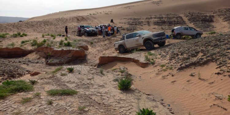 Dos conquenses en el Sáhara. Quinta jornada de incidencias y el hotel de adobe, en medio de la nada, pero con piscina