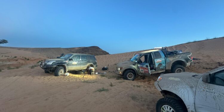Dos conquenses en el Sáhara. Quinta jornada de incidencias y el hotel de adobe, en medio de la nada, pero con piscina