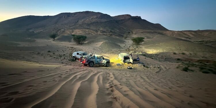 Dos conquenses en el Sáhara. Quinta jornada de incidencias y el hotel de adobe, en medio de la nada, pero con piscina
