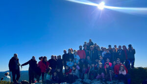 La Asociación de Montaña Dolomía subirá su Belén de piedra a la Mogorrita este sábado 21 de diciembre