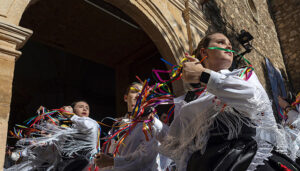 La Endiablada de Almonacid del Marquesado y los Moros y Cristianos de Valverde de Júcar son las imágenes de los calendarios este 2025