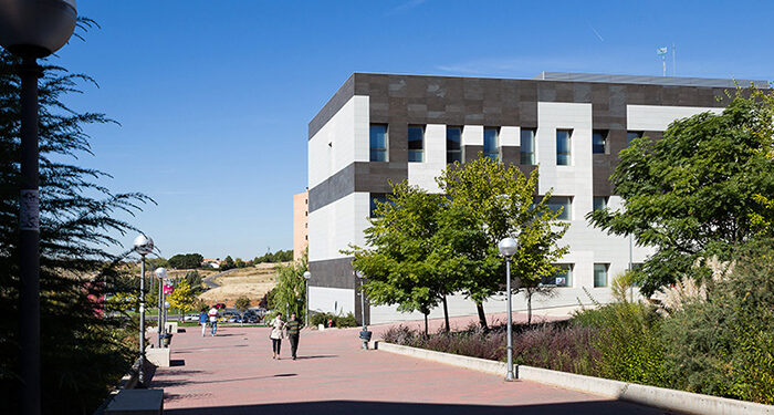 La Facultad de Comunicación de la UCLM colabora en un proyecto de RTVE sobre contenidos meteorológicos generados con IA 1 La Facultad de Comunicación de la UCLM colabora en un proyecto de RTVE sobre contenidos meteorológicos generados con IA
