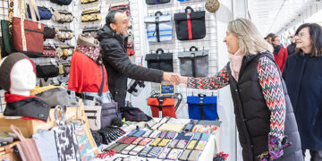 La Feria Navideña del Regalo Artesano de Guadalajara abre sus casetas en la plaza de Santo Domingo hasta el próximo 5 de enero