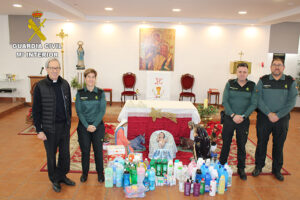 La Guardia Civil dona productos de higiene y limpieza a la Iglesia de San José Obrero de Cuenca