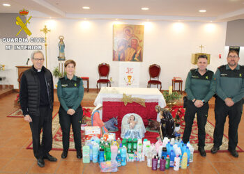 La Guardia Civil dona productos de higiene y limpieza a la Iglesia de San José Obrero de Cuenca La Guardia Civil dona productos de higiene y limpieza a la Iglesia de San José Obrero de Cuenca