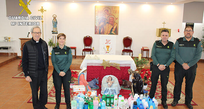 La Guardia Civil dona productos de higiene y limpieza a la Iglesia de San José Obrero de Cuenca 1 La Guardia Civil dona productos de higiene y limpieza a la Iglesia de San José Obrero de Cuenca