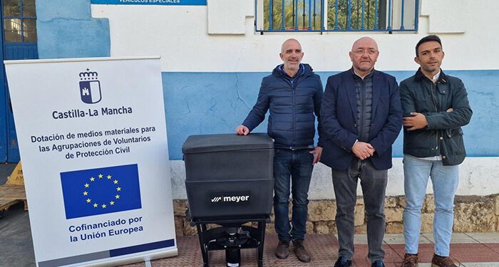 La Junta entrega remolques de carga y extendedoras de sal a 32 agrupaciones de Protección Civil beneficiarias de la última convocatoria