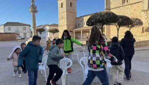 La yincana infantil de Fuentenovilla recuerda la cultura navideña