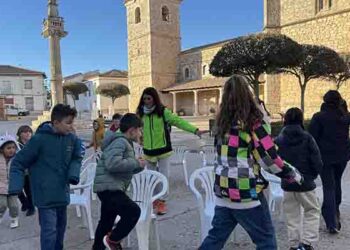 La yincana infantil de Fuentenovilla recuerda la cultura navideña