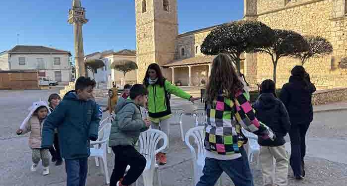 La yincana infantil de Fuentenovilla recuerda la cultura navideña