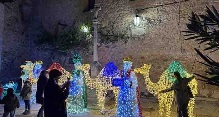 Los niños de Pastrana encienden la primera Navidad con pregón de la villa ducal 1 Los niños de Pastrana encienden la primera Navidad con pregón de la villa ducal