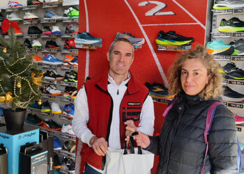 Los quince ganadores de Comprar en Tarancón Tiene Premio gastan sus vales en establecimientos de la localidad