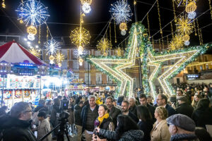 Más de un millón de leds alumbran la Navidad en Guadalajara tras el encendido ornamental realizado desde la Plaza Mayor