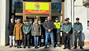 Milagros Tolón realiza en Nochevieja una emotiva visita a la Guardia Civil de Cuenca y se reencuentra con los agentes de Mira tras la trágica DANA de octubre