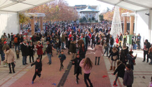 Multitudinarias campanadas adelantadas en Cabanillas y concurrida San Silvestre para despedir 2024