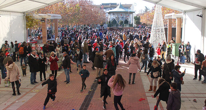 Multitudinarias campanadas adelantadas en Cabanillas y concurrida San Silvestre para despedir 2024