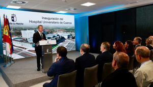 Page garantiza la continuidad de las “inversiones sanitarias” construyendo los “mejores hospitales” y con “más tecnología y personal” 2 Page garantiza la continuidad de las “inversiones sanitarias” construyendo los “mejores hospitales” y con “más tecnología y personal”