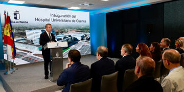 Page garantiza la continuidad de las “inversiones sanitarias” construyendo los “mejores hospitales” y con “más tecnología y personal”