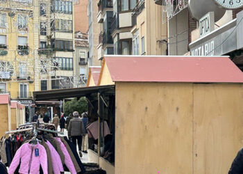 Preocupación entre los comerciantes por el mercadillo navideño situado en Carretería Preocupación entre los comerciantes por el mercadillo navideño situado en Carretería