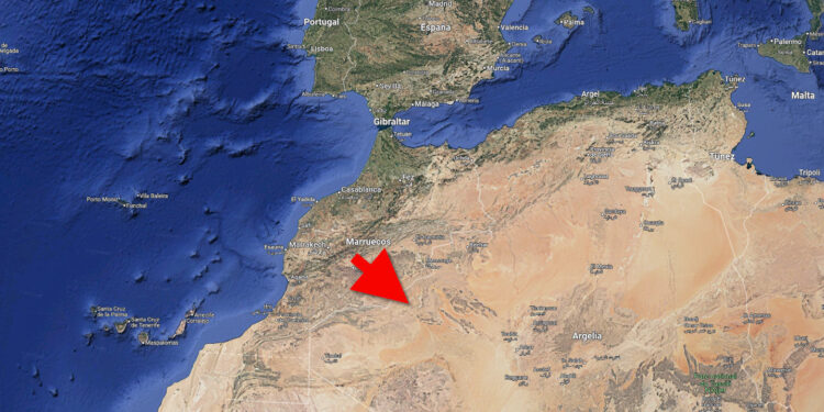 Dos conquenses en el Sáhara. Quinta jornada de incidencias y el hotel de adobe, en medio de la nada, pero con piscina