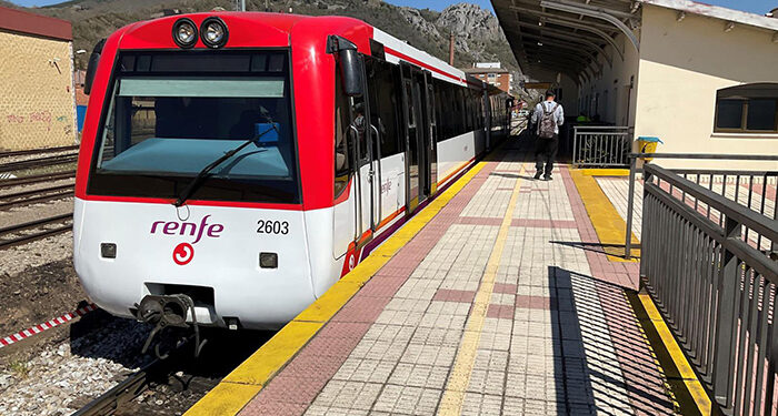 Renfe se reúne con usuarios de la línea C2 de Cercanías y se compromete a mejorar la información que proporciona al viajero