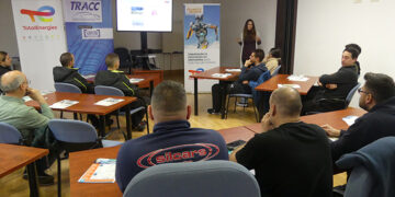 TRACC y Total Energies trasladan información sobre aceites a los talleres de Cuenca