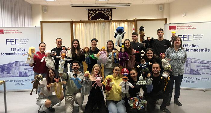 Títeres, música y mensaje las representaciones teatrales de la Facultad de Educación de Cuenca llegan a las aulas de educación infantil y primaria