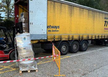Un camión tráiler lleva a Valencia la ayuda de Azuqueca para las personas damnificadas por la Dana