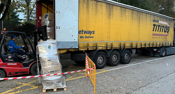 Un camión tráiler lleva a Valencia la ayuda de Azuqueca para las personas damnificadas por la Dana 1 Un camión tráiler lleva a Valencia la ayuda de Azuqueca para las personas damnificadas por la Dana