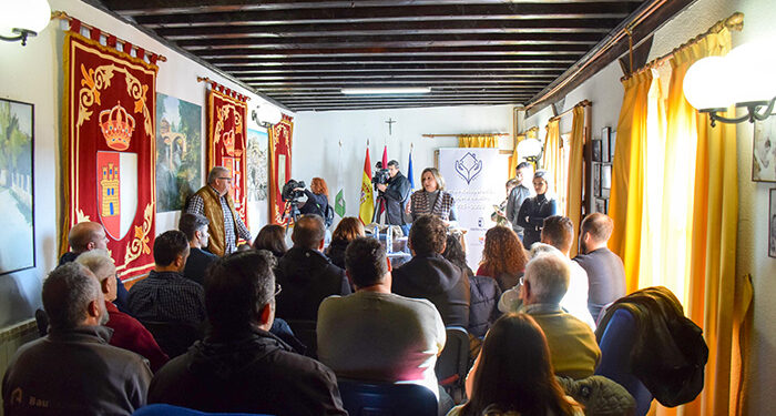 Una veintena de pymes y personas trabajadoras autónomas de Mira reciben el compromiso de la Junta de abordar de forma conjunta la recuperación