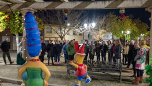 Villar de Cañas estrena decoración navideña de ganchillo tejida por los propios vecinos