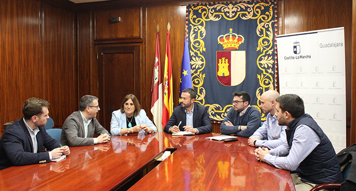 AJE Guadalajara mantiene una reunión José Luis Escudero 1 AJE Guadalajara mantiene una reunión José Luis Escudero