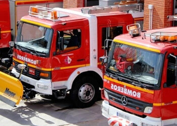 Arde una nave de piensos en Villanueva de la Jara